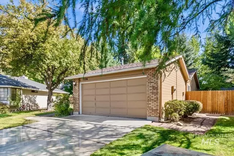 Exterior - 1526 E Symphony Ct, Boise, ID 83706 photo 3 of 9