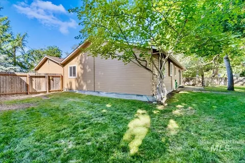 Exterior - 1526 E Symphony Ct, Boise, ID 83706 photo 5 of 9
