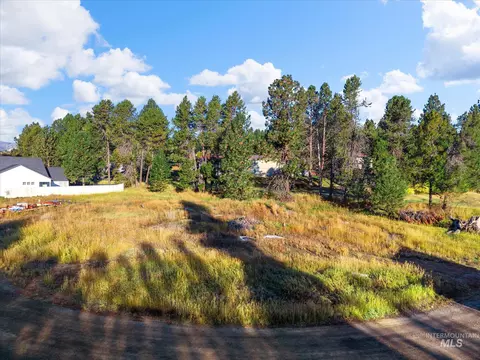 402 Antonette Cir, Cascade, ID 83611 photo 2