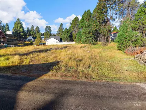 402 Antonette Cir, Cascade, ID 83611 photo 7