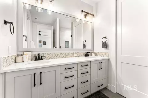 Bath - 3277 S Sedgebrook Ln, Eagle, ID 83616 photo 1 of 3