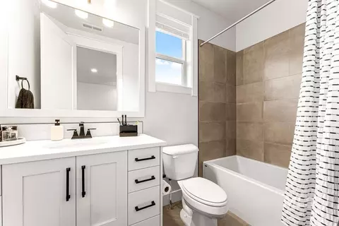 Bath - 3277 S Sedgebrook Ln, Eagle, ID 83616 photo 3 of 3