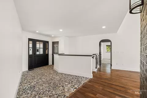 Entry Way - 3360 E Main St, Lewiston, ID 83501 photo 1 of 3