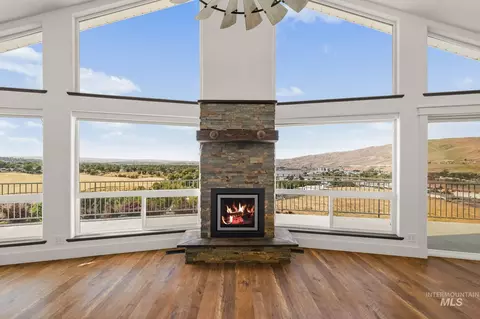 Living - 3360 E Main St, Lewiston, ID 83501 photo 1 of 3