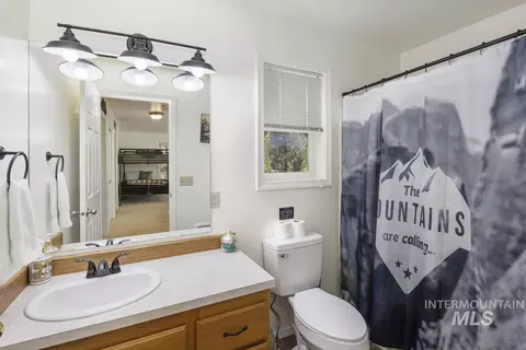 Bath - 1496 Pine Ridge Dr, Cascade, ID 83611 photo 2 of 3