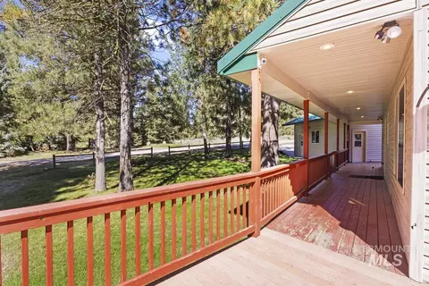 Exterior - 1496 Pine Ridge Dr, Cascade, ID 83611 photo 5 of 6