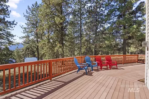 Exterior - 1496 Pine Ridge Dr, Cascade, ID 83611 photo 3 of 6