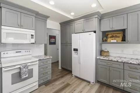 Kitchen - 1496 Pine Ridge Dr, Cascade, ID 83611 photo 3 of 4