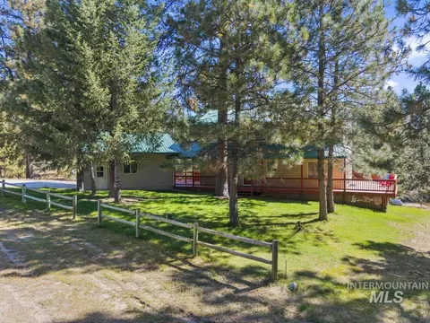 Exterior - 1496 Pine Ridge Dr, Cascade, ID 83611 photo 4 of 6