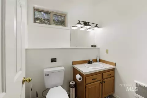 Bath - 1496 Pine Ridge Dr, Cascade, ID 83611 photo 3 of 3