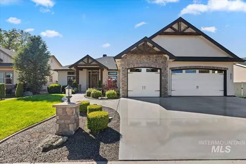925 W Mollywood Dr, Nampa, ID 83686
