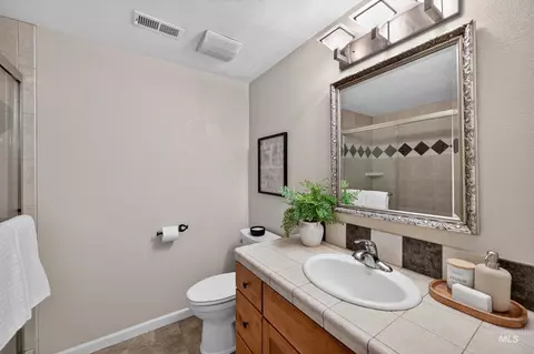 Bath - 1148 N Eagle Hills Way, Eagle, ID 83616 photo 6 of 6