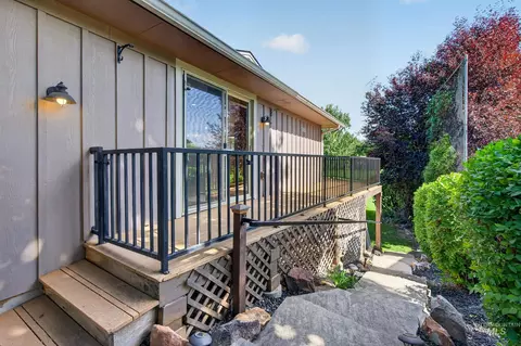 Exterior - 1148 N Eagle Hills Way, Eagle, ID 83616 photo 4 of 5