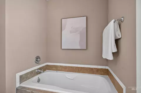 Bath - 1148 N Eagle Hills Way, Eagle, ID 83616 photo 2 of 6