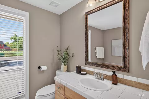 Bath - 1148 N Eagle Hills Way, Eagle, ID 83616 photo 1 of 6