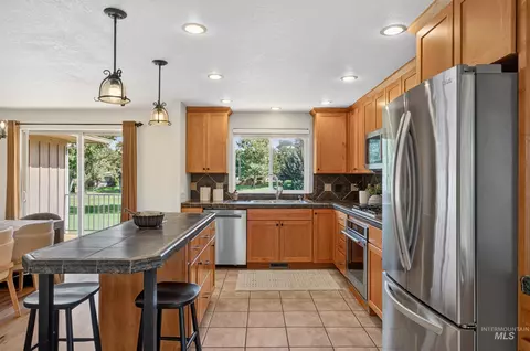 Kitchen - 1148 N Eagle Hills Way, Eagle, ID 83616 photo 2 of 5