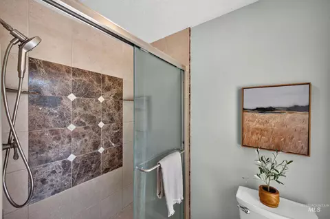 Bath - 1148 N Eagle Hills Way, Eagle, ID 83616 photo 5 of 6