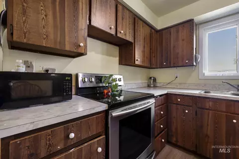 Kitchen - 818 19th Ave E, Jerome, ID 83338 photo 1 of 2