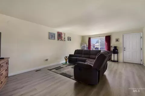 Other - 818 19th Ave E, Jerome, ID 83338 photo 3 of 12
