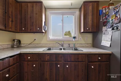 Kitchen - 818 19th Ave E, Jerome, ID 83338 photo 2 of 2