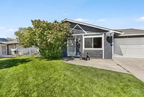Exterior - 818 19th Ave E, Jerome, ID 83338 photo 3 of 16