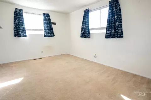 Bedroom - 855 W St S, Vale, OR 97918 photo 3 of 7
