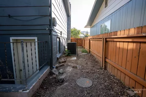 Exterior - 855 W St S, Vale, OR 97918 photo 2 of 12