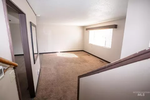 Living - 855 W St S, Vale, OR 97918 photo 4 of 4