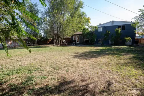 Exterior - 855 W St S, Vale, OR 97918 photo 8 of 12