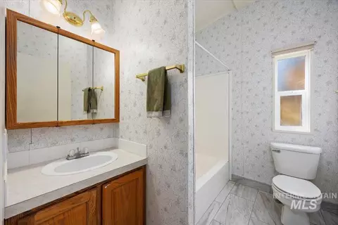 Bath - 583 E 300 S, Jerome, ID 83338 photo 2 of 2