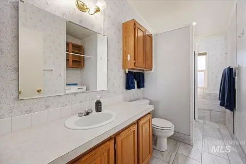 Bath - 583 E 300 S, Jerome, ID 83338 photo 1 of 2
