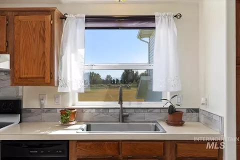 Kitchen - 583 E 300 S, Jerome, ID 83338 photo 3 of 3