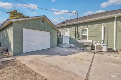 Exterior - 114 S 10th St, Payette, ID 83661 photo 7 of 9