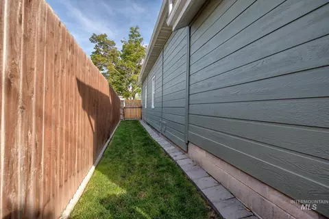 Exterior - 114 S 10th St, Payette, ID 83661 photo 5 of 9