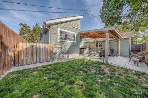 Exterior - 114 S 10th St, Payette, ID 83661 photo 3 of 9