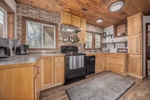 Kitchen - 114 S 10th St, Payette, ID 83661 photo 2 of 3