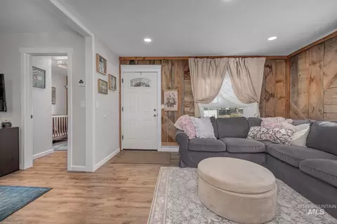 Entry Way - 114 S 10th St, Payette, ID 83661 photo 1 of 1