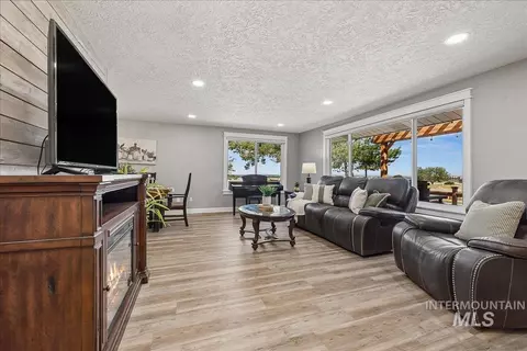Living - 16227 S Kimball Ave, Caldwell, ID 83607 photo 2 of 5