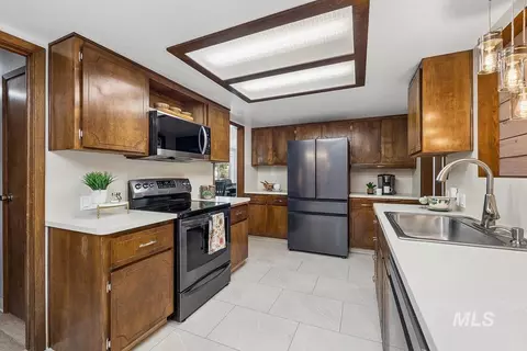 Kitchen - 16227 S Kimball Ave, Caldwell, ID 83607 photo 3 of 5