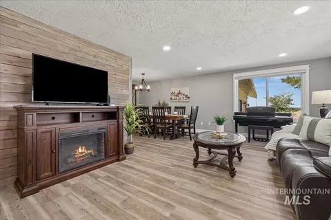 Living - 16227 S Kimball Ave, Caldwell, ID 83607 photo 1 of 5