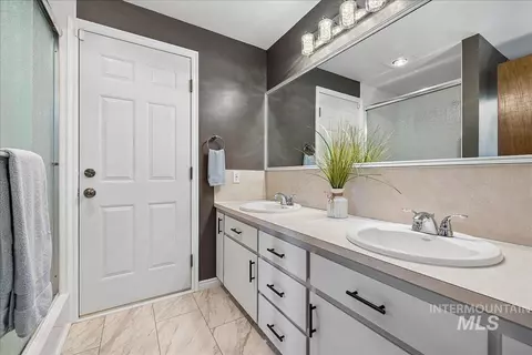 Bath - 16227 S Kimball Ave, Caldwell, ID 83607 photo 1 of 4