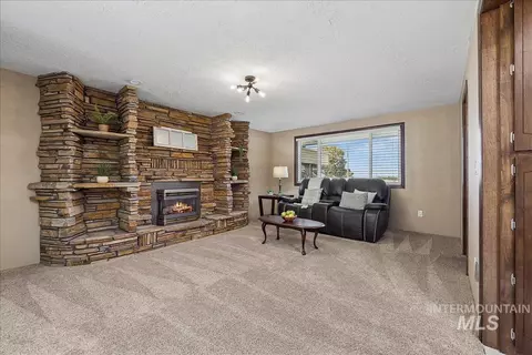 Living - 16227 S Kimball Ave, Caldwell, ID 83607 photo 3 of 5