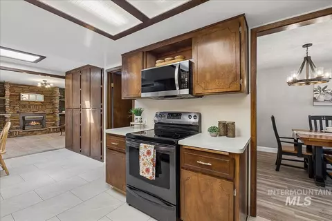 Kitchen - 16227 S Kimball Ave, Caldwell, ID 83607 photo 4 of 5