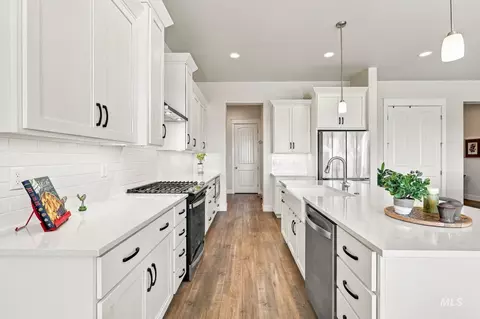 Kitchen - 7829 W Corinthia St, Eagle, ID 83616 photo 4 of 6