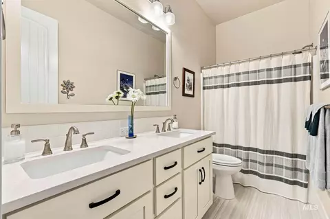 Bath - 7829 W Corinthia St, Eagle, ID 83616 photo 4 of 4