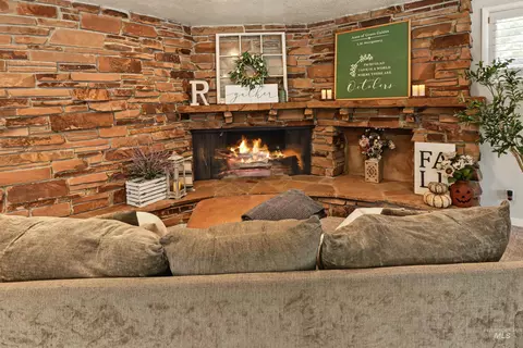 Living - 508 Elm Ave, Parma, ID 83660 photo 1 of 5