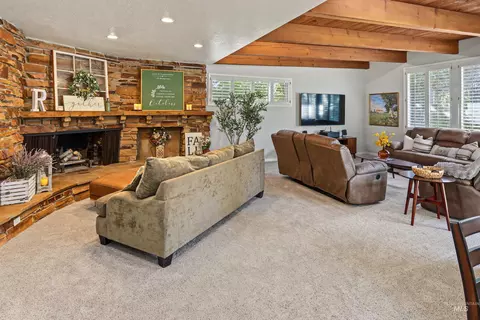 Living - 508 Elm Ave, Parma, ID 83660 photo 2 of 5