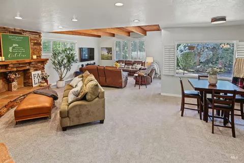 Living - 508 Elm Ave, Parma, ID 83660 photo 3 of 5