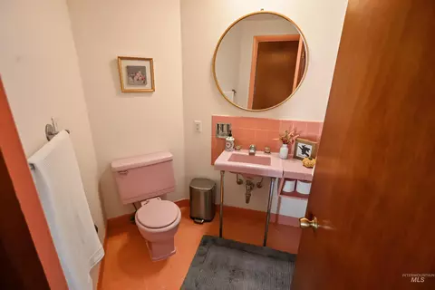 Bath - 508 Elm Ave, Parma, ID 83660 photo 5 of 5