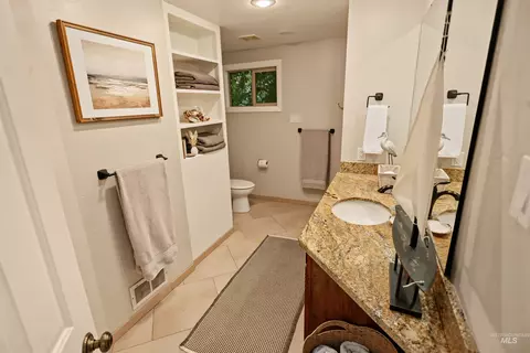 Bath - 508 Elm Ave, Parma, ID 83660 photo 4 of 5